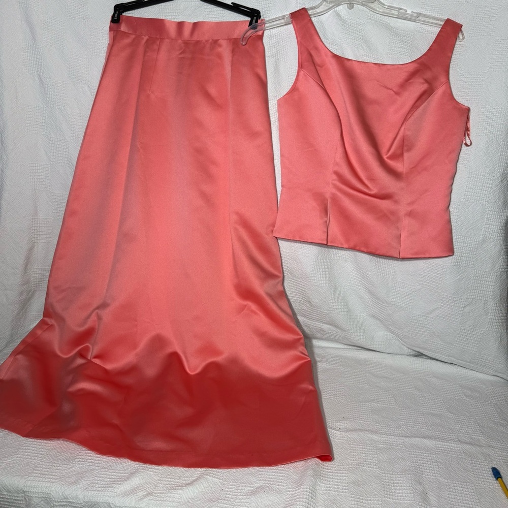 Expressions by “Forever Yours” 2 Piece Coral Dress Size 8. Zip Closure Skirt/Top